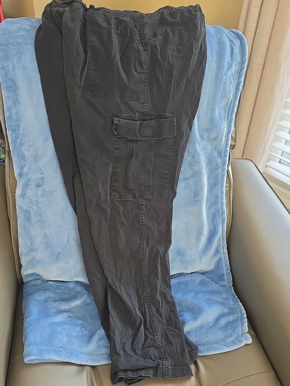 Amazon Black Men's Cargo Pants with Utility Pockets